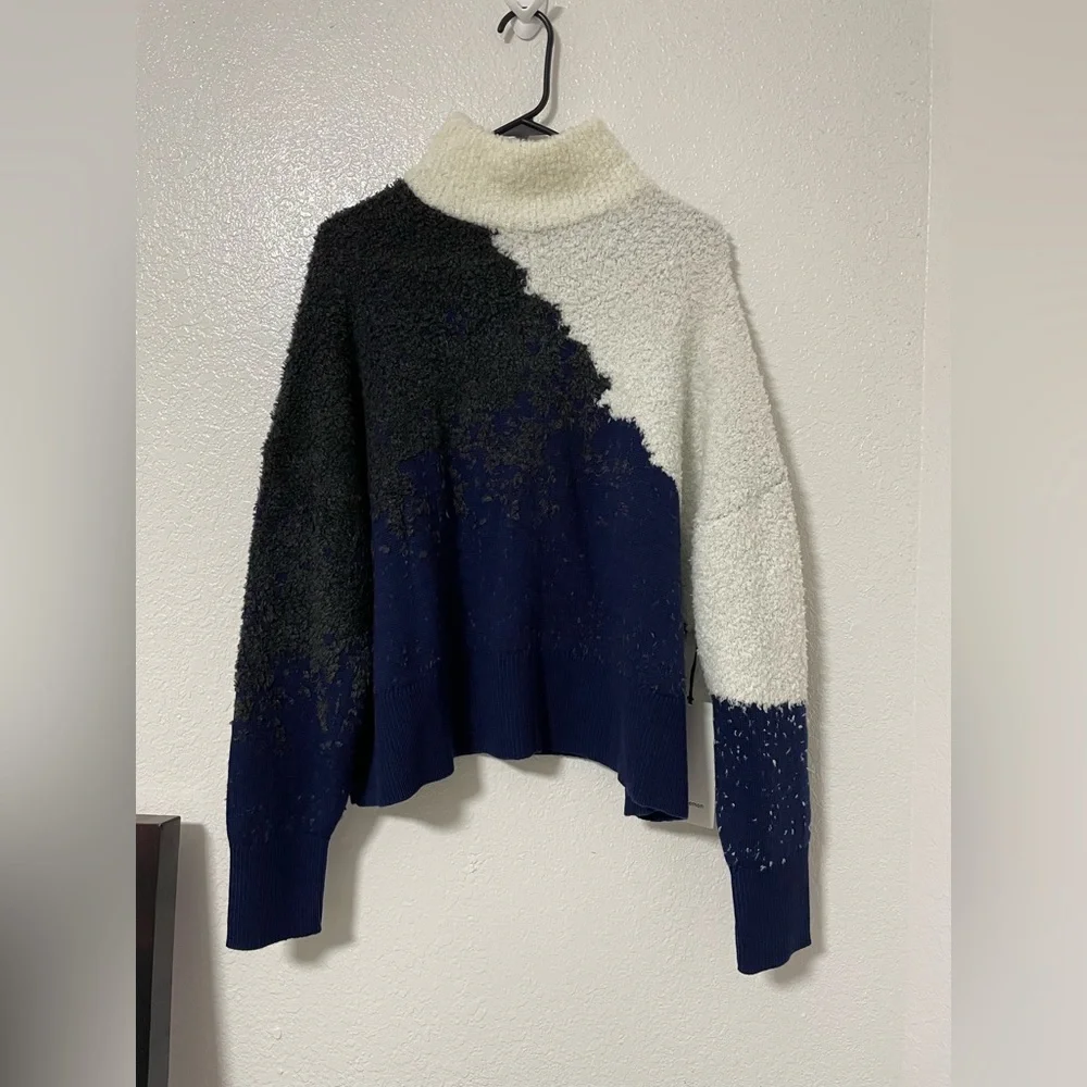 Ombre knit textured crewneck - Picture 1 of 3